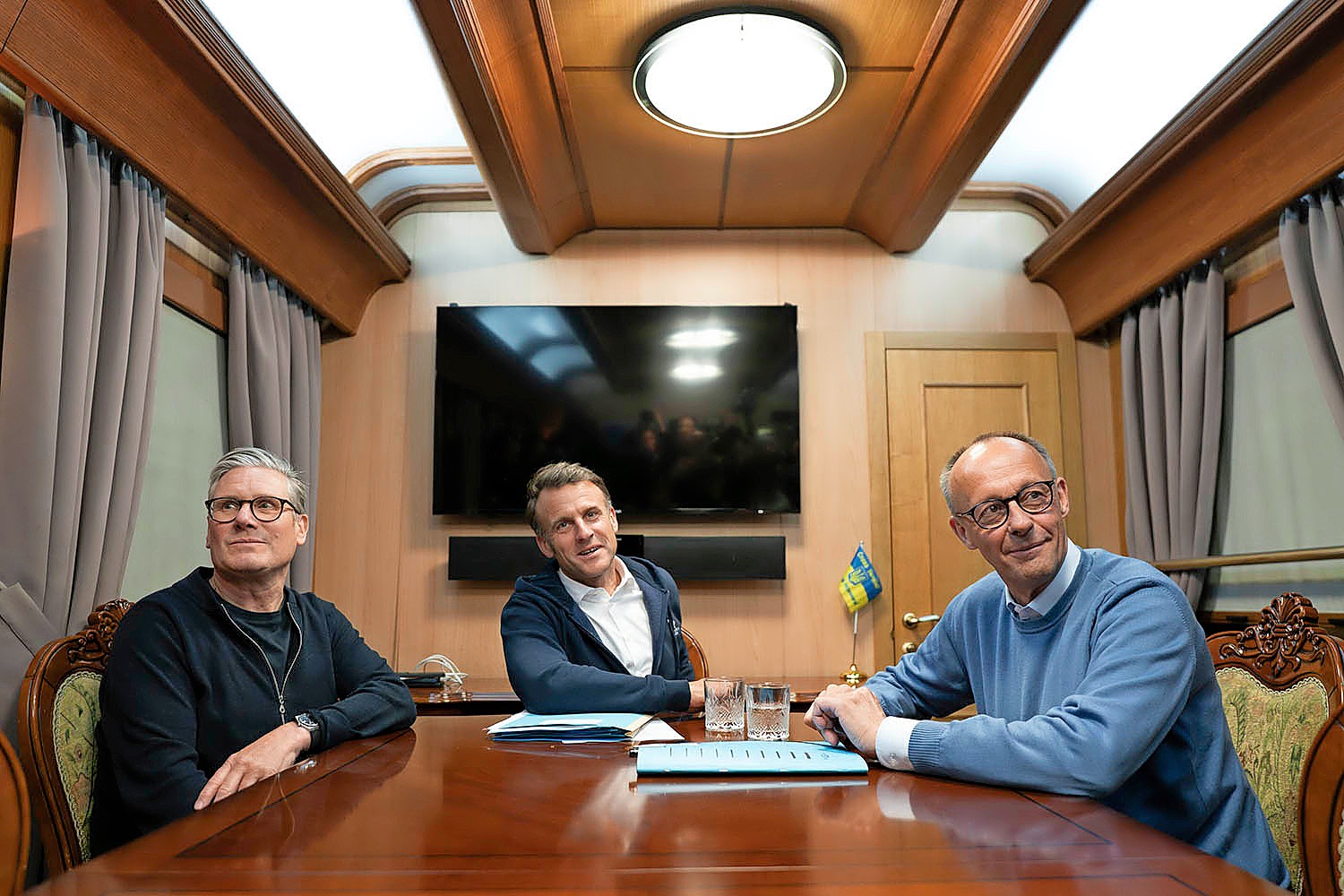 Keir Starmer, Emanuel Macron and Friedrich Merz on a train to the Ukrainian capital Kyiv.