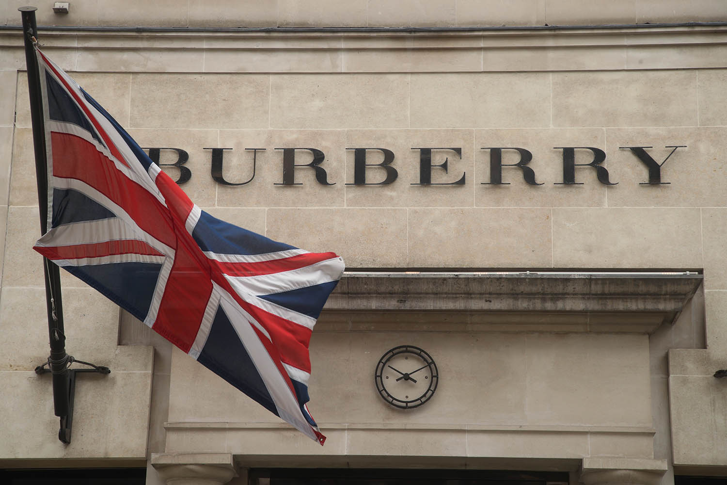 burberry pay rate uk