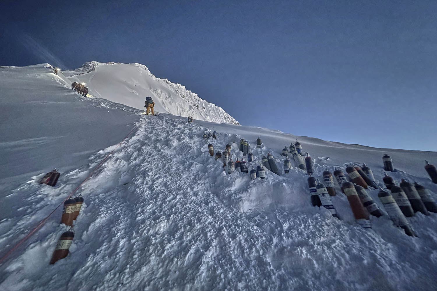 Welcome﻿ to Everest: form an orderly queue