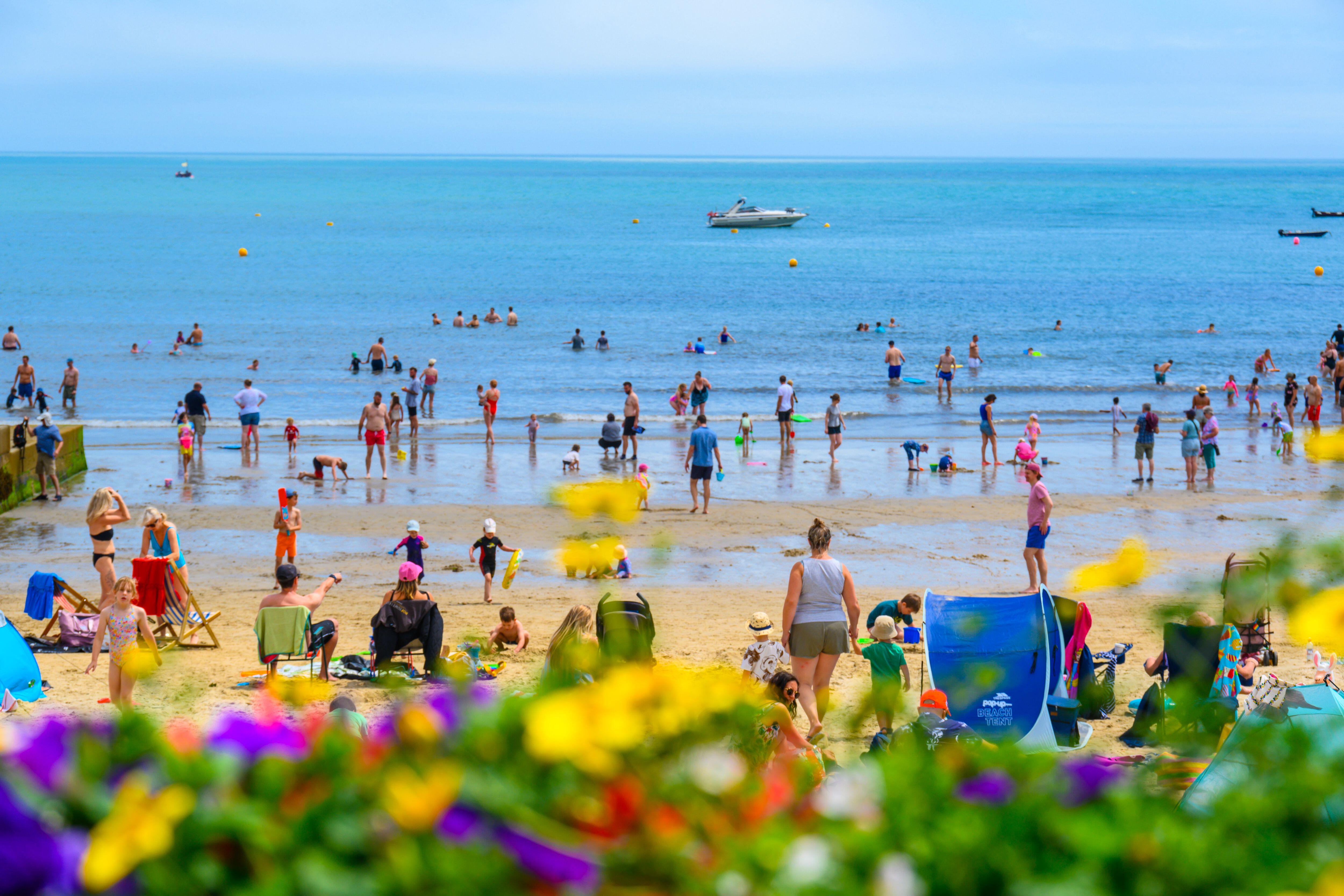 Met Office issues amber health alert with 34C heat forecast