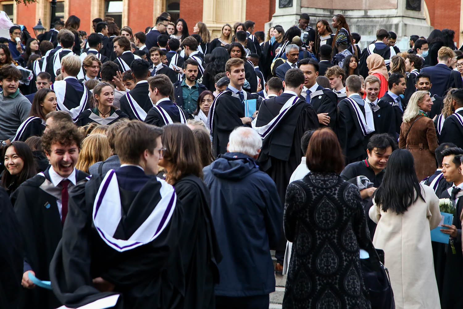 UK graduates lose out as AI ‘fills’ entry-level jobs