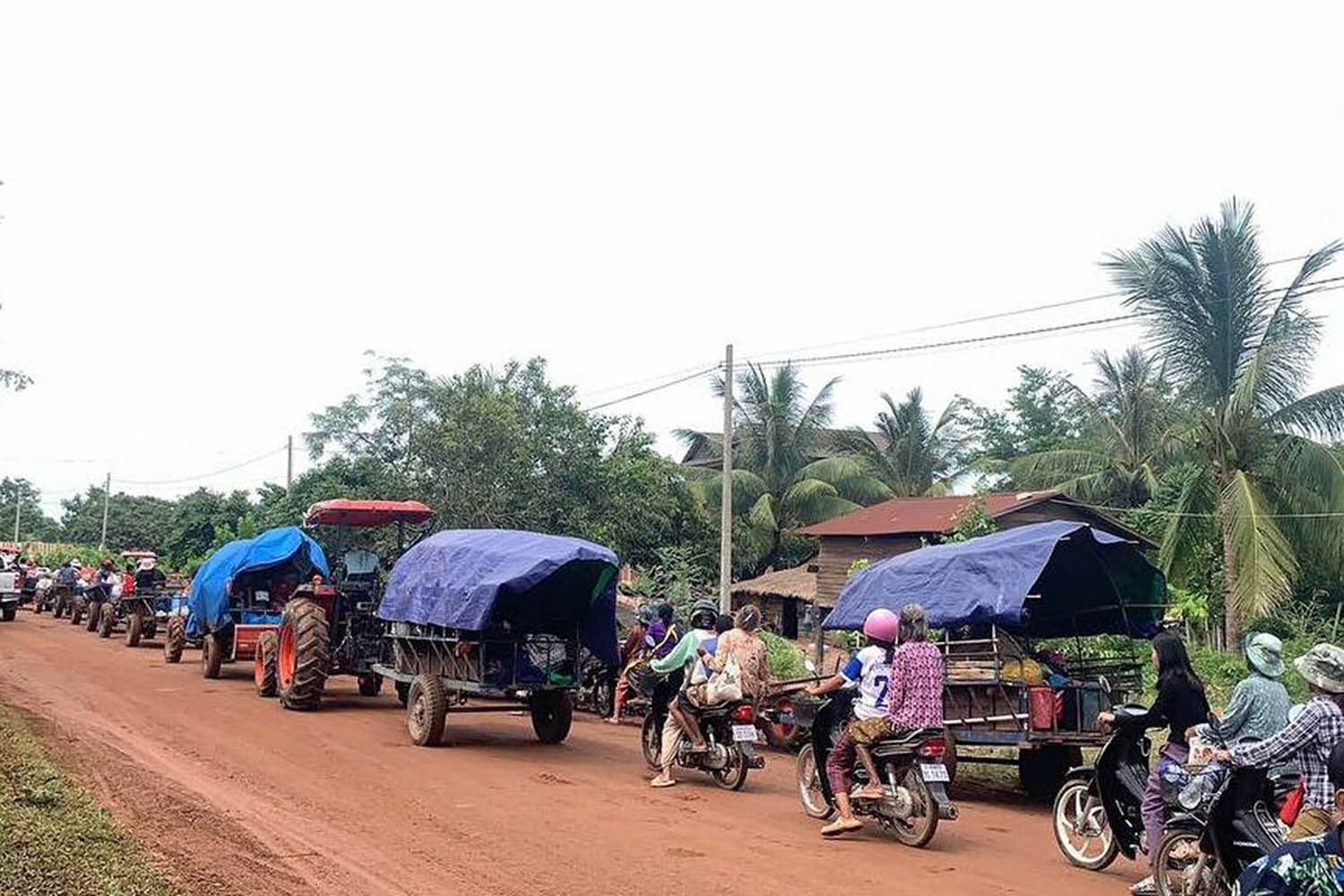 Residents evacuate the border area in Oddar Meanchey, Cambodia