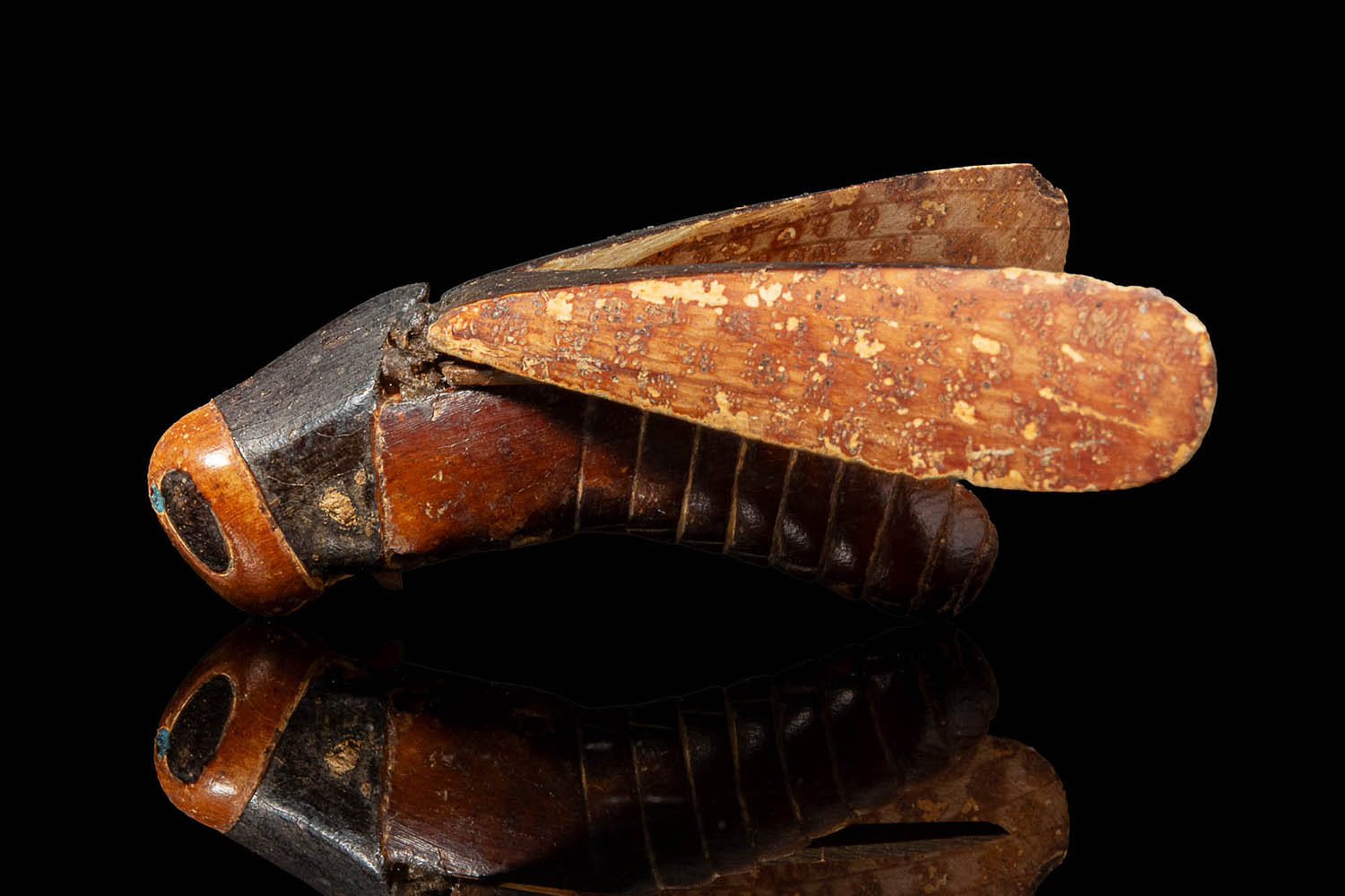 Grasshopper relic for sale. But was it stolen from King Tut’s tomb?