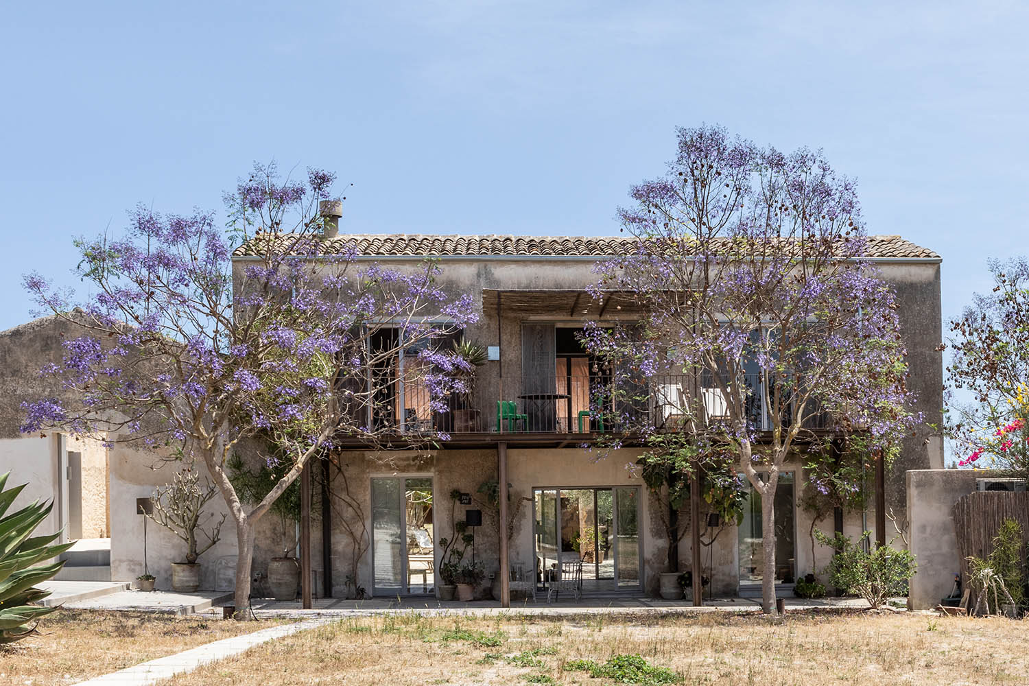 Lines of beauty: a renovated farmhouse in Sicily