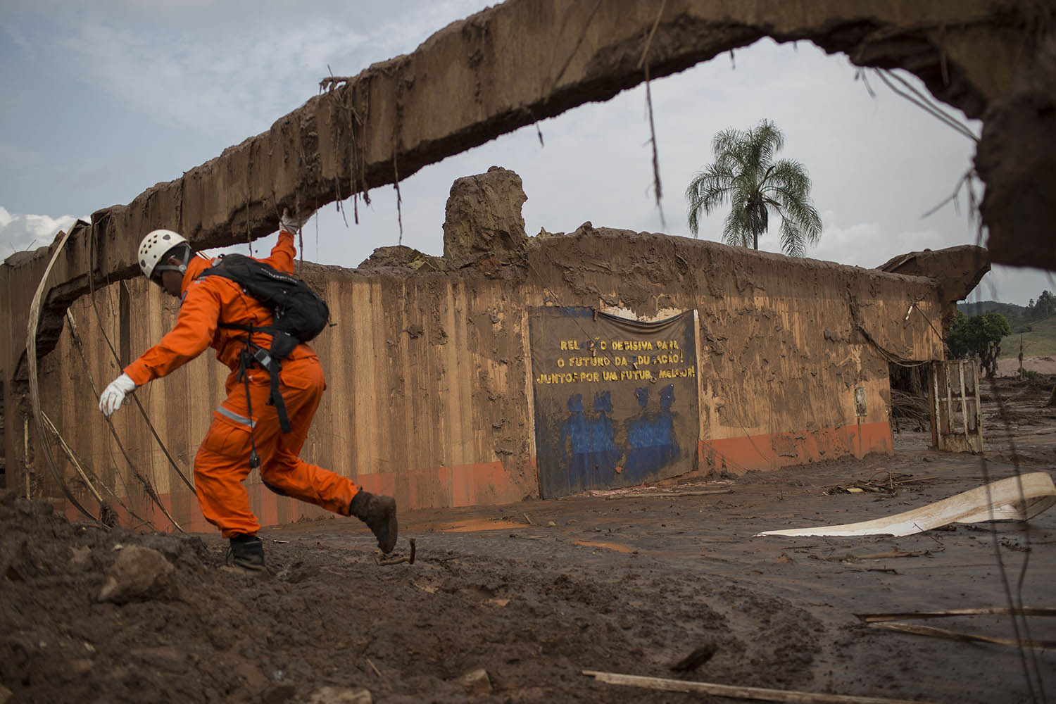 Investors clash with lawyers over BHP class action