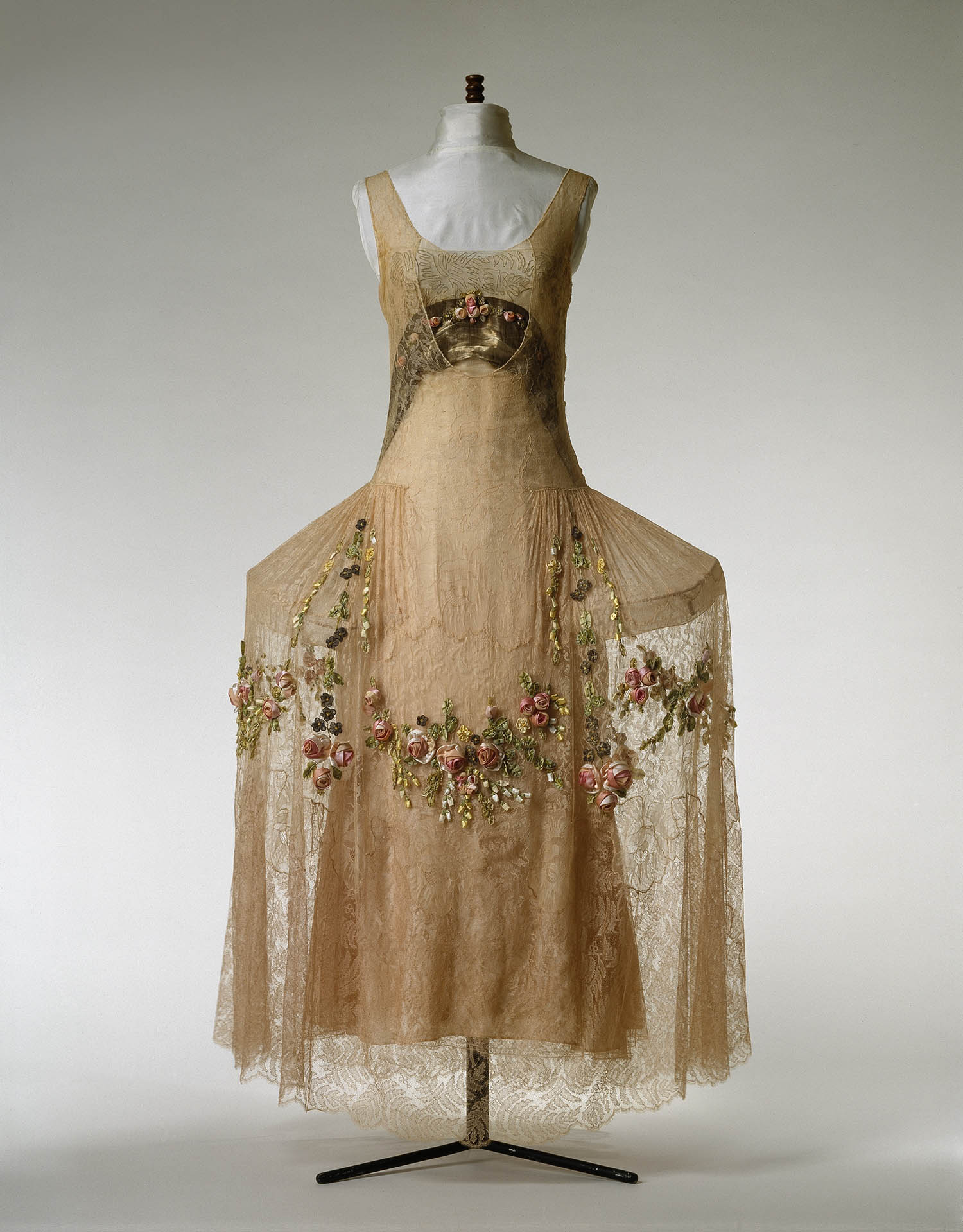 An Antoinette-inspired Boué Soeurs ‘robe de style’ dress