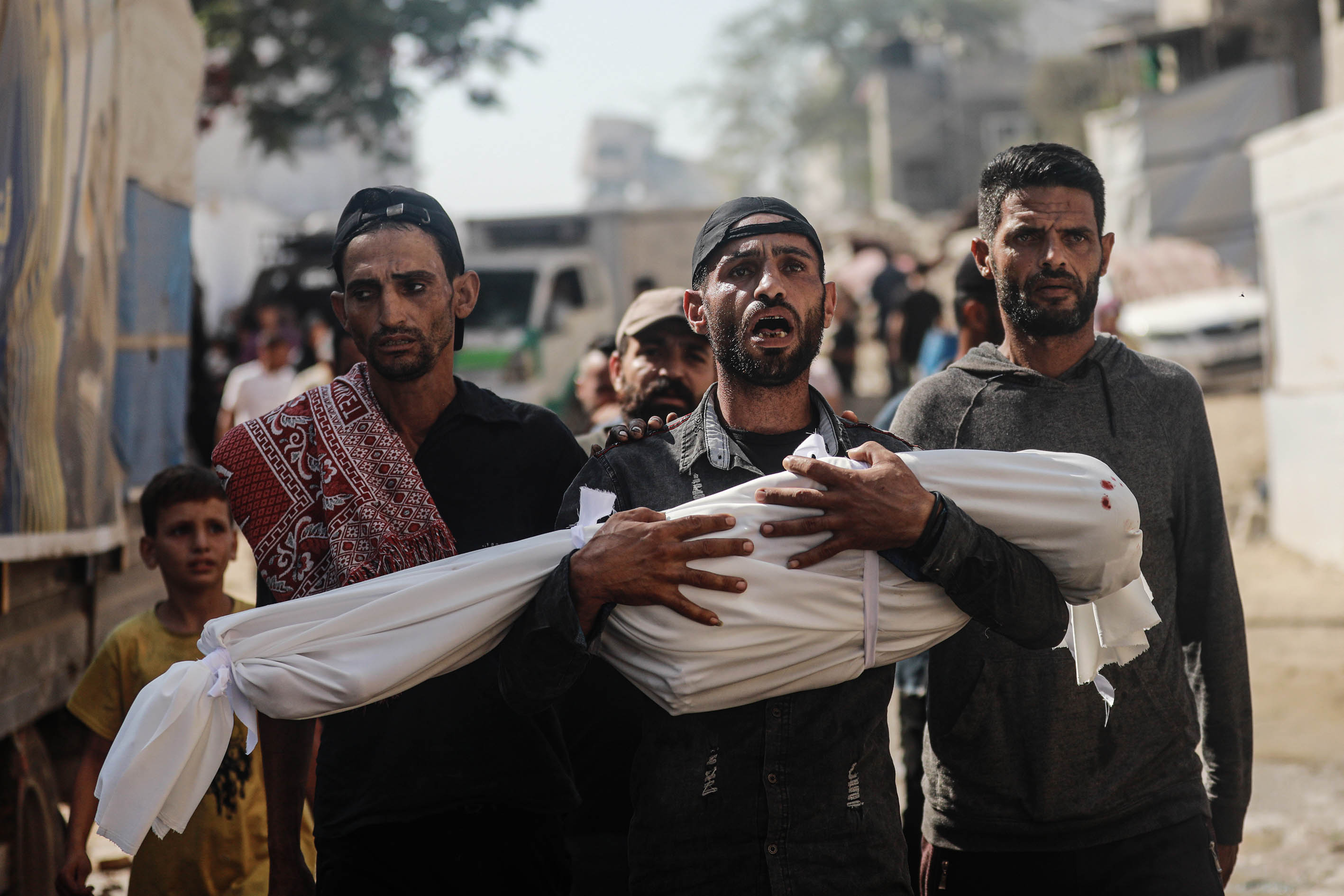 Despair of families watching attacks on Gaza food aid sites