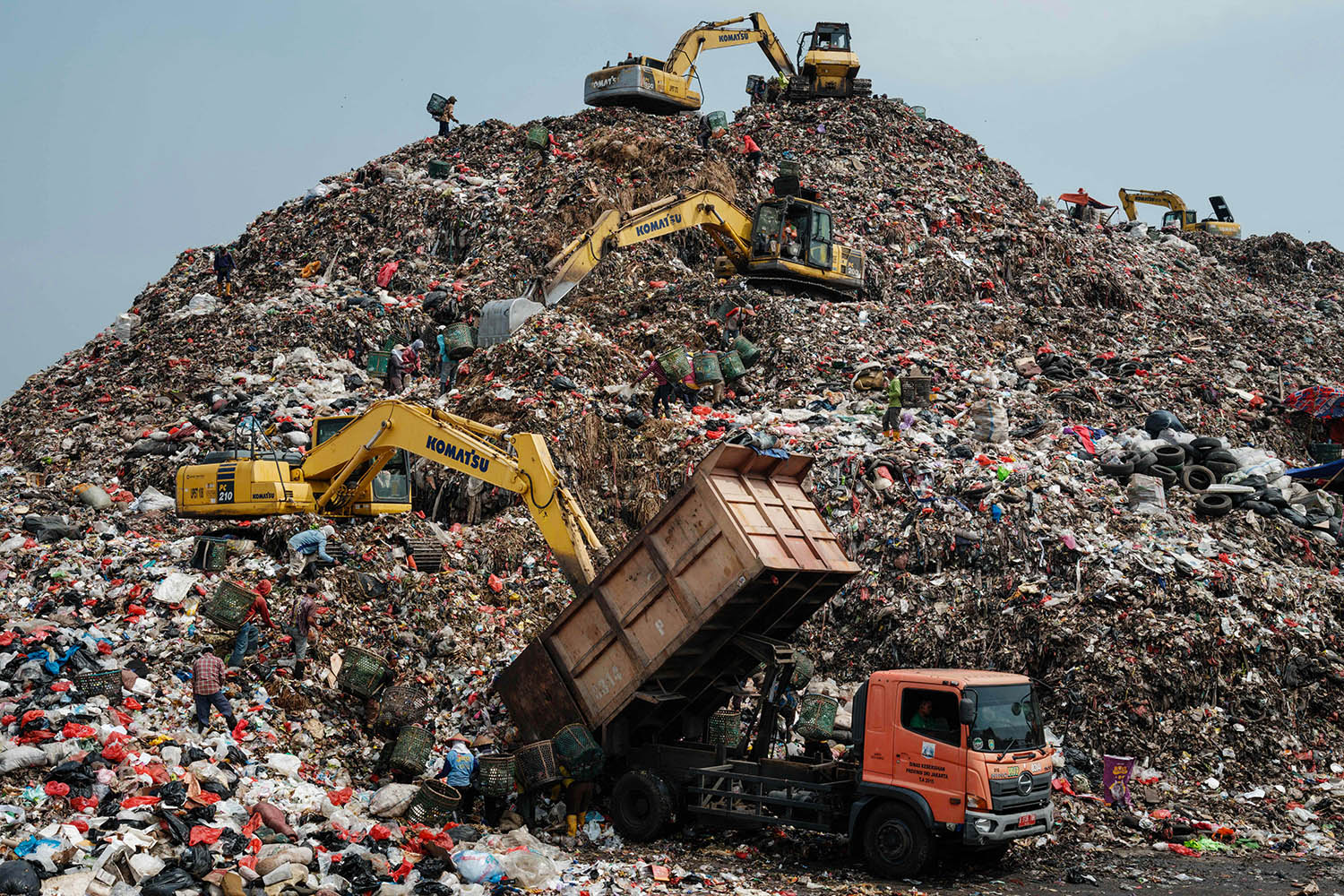 UN delegates battle to make life a little less plastic