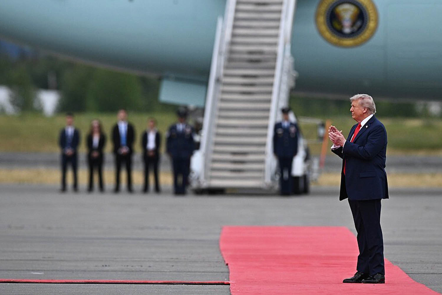 Red carpet or not, Zelensky faces uphill struggle with Trump
